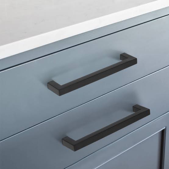 Soft-close hinges for cabinet doors